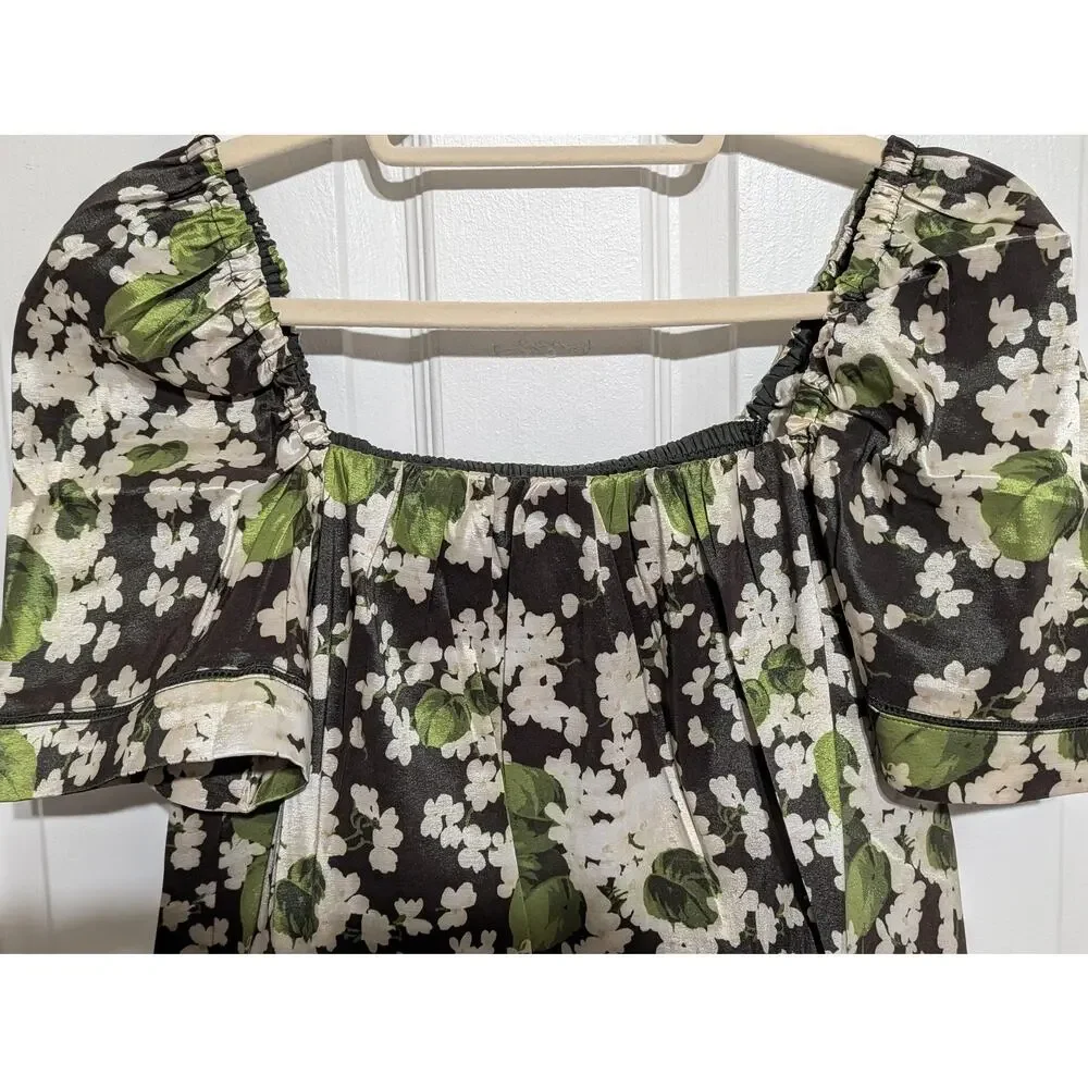 Tuckernuck Hydrangea Floral Top Size Medium Satin Short Sleeve NWT Crop Blouse